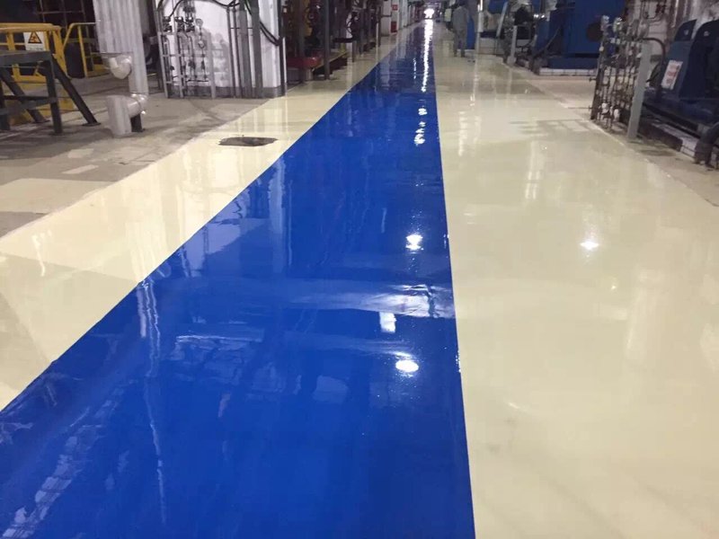 地坪施工是指在工厂、仓库、商场等场所的地面上铺设一层具有耐磨、防尘等功能的材料，以提高地面的平整度和耐久性。